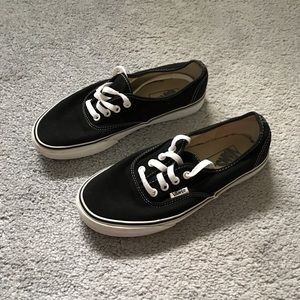 black and white original low top vans size 7
